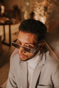 ਪੁਰਸ਼ਾਂ ਲਈ ਪ੍ਰੇਰਿਤ ਫੁੱਲ-ਰਿਮ ਓਵਰਸਾਈਜ਼ਡ ਸਨਗਲਾਸ